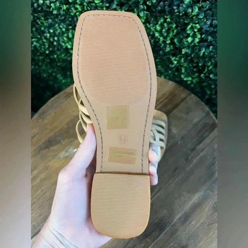Beast Fashion Sandal - Size 6.5 New - Picture 5 of 5